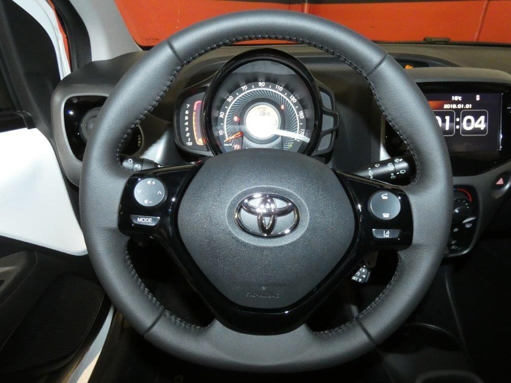 Toyota Aygo Connect 1.0 VVT-i 72 CV 5 porte x-play