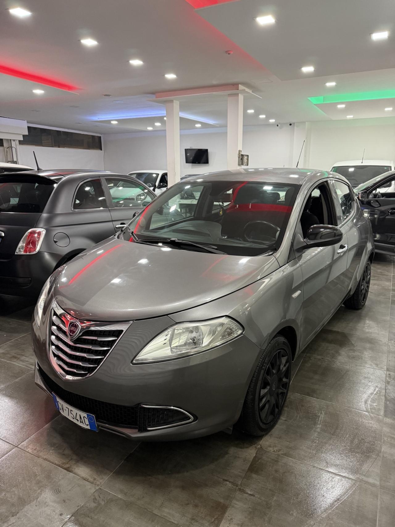 Lancia Ypsilon 1.2 69 CV 5 porte Gold