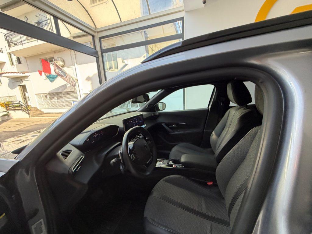 Peugeot 2008 PureTech 130 S&S EAT8 Allure da €229,00 mensili
