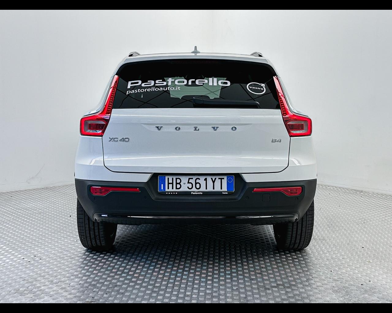 VOLVO XC40 Plus Dark B4 AUT