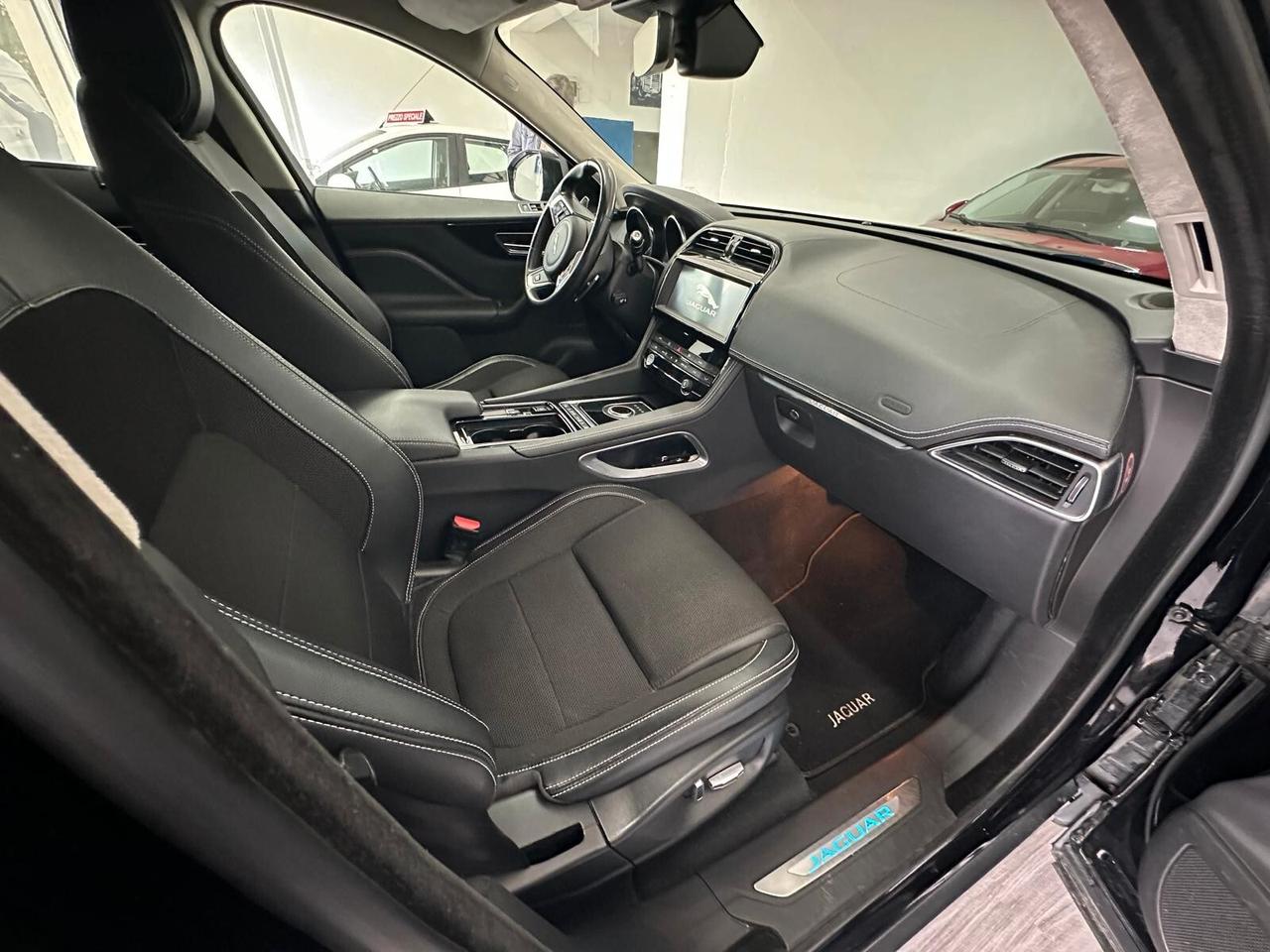 Jaguar F-Pace 2.0 D 180 CV AWD aut. R-Sport