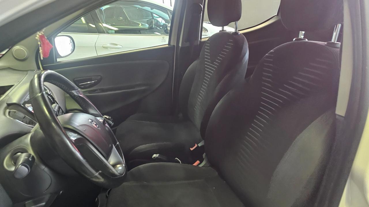 Lancia Ypsilon 0.9 TwinAir 85 CV 5 porte S&S Gold