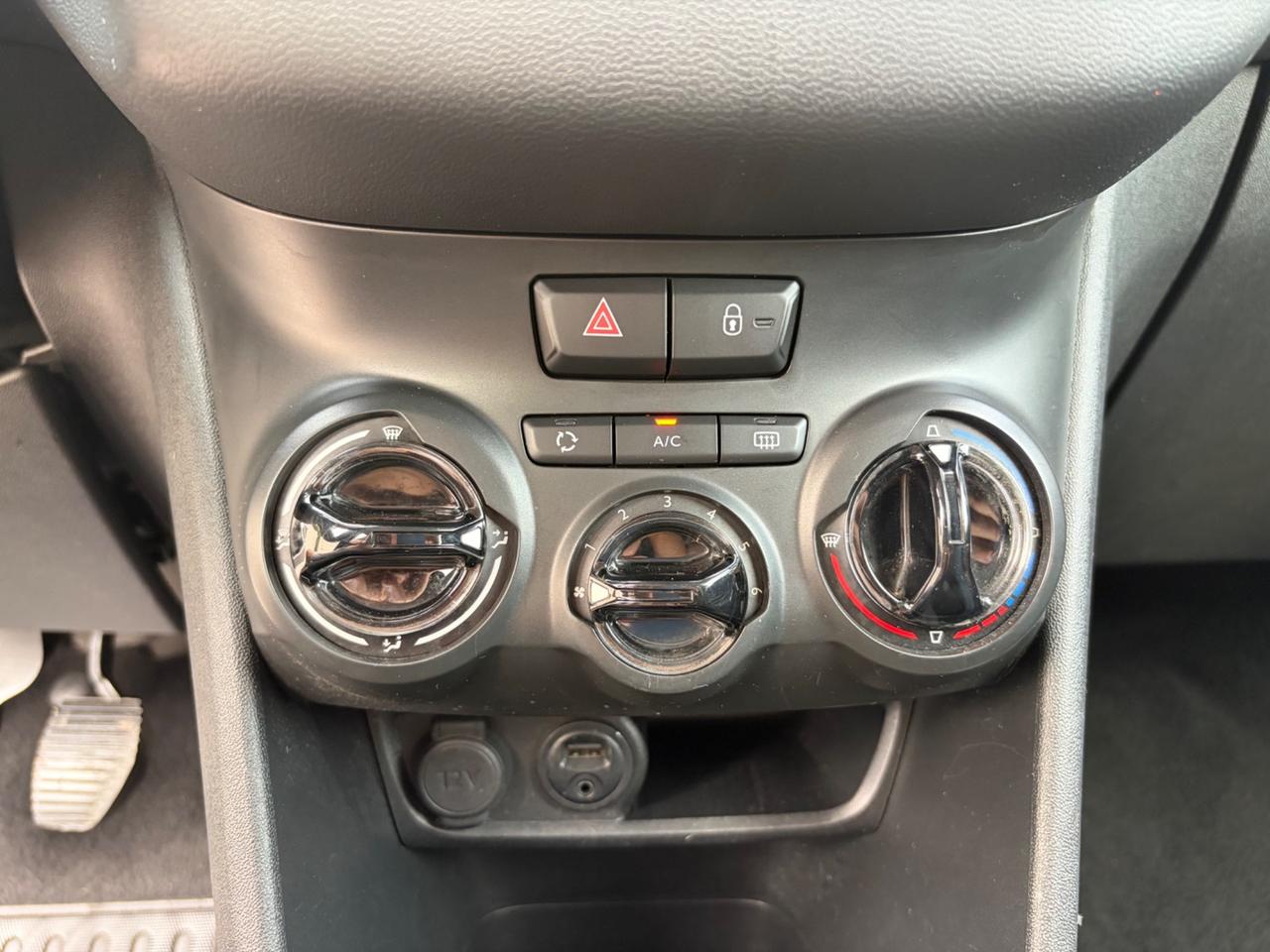 Peugeot 208 1.2 benzina 2014