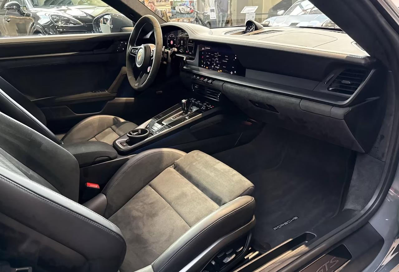 Porsche 911 Coupe 3.6 Carrera GTS auto