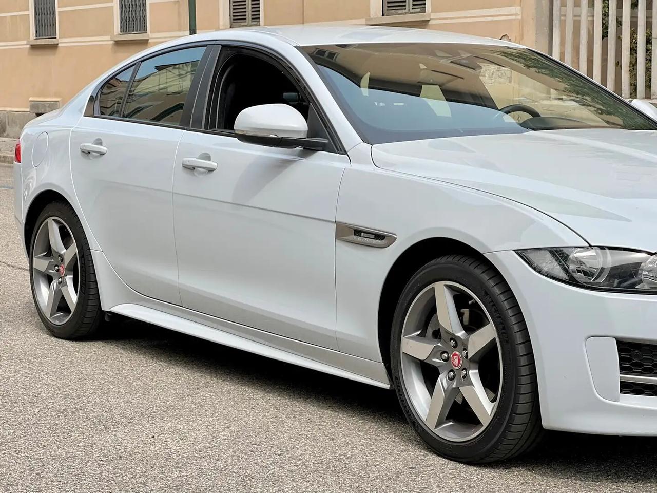 Jaguar XE 2.0 250 CV AWD aut. R-Sport