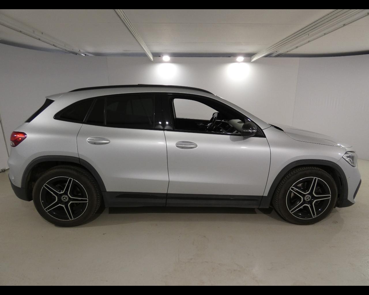 Mercedes-Benz GLA (H247) - GLA 200 d Automatic Premium