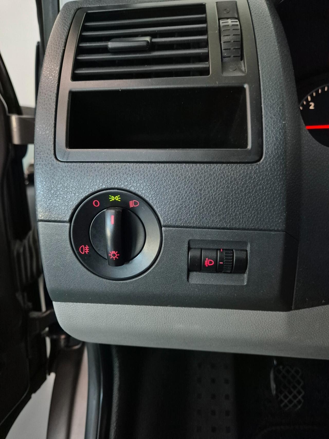 Volkswagen T5 Caravelle 2.0d 140cv 5P CarPlay Navi Ganciotraino Subwoofer