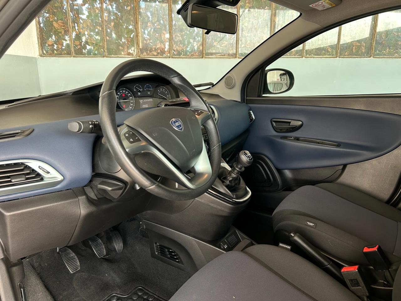 Lancia Ypsilon 1.0 FireFly 5 porte S&S Hybrid Platino