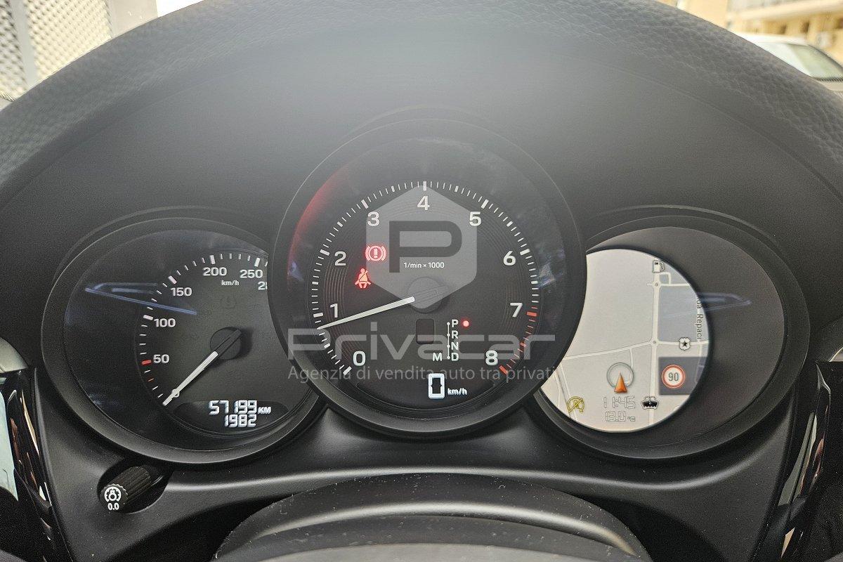 PORSCHE Macan 2.0