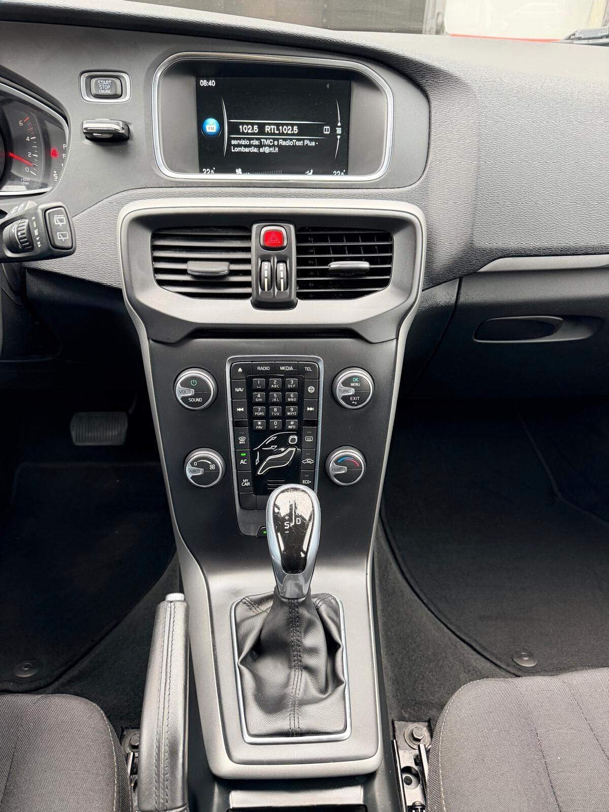 Volvo V40 D2 R-design Momentum