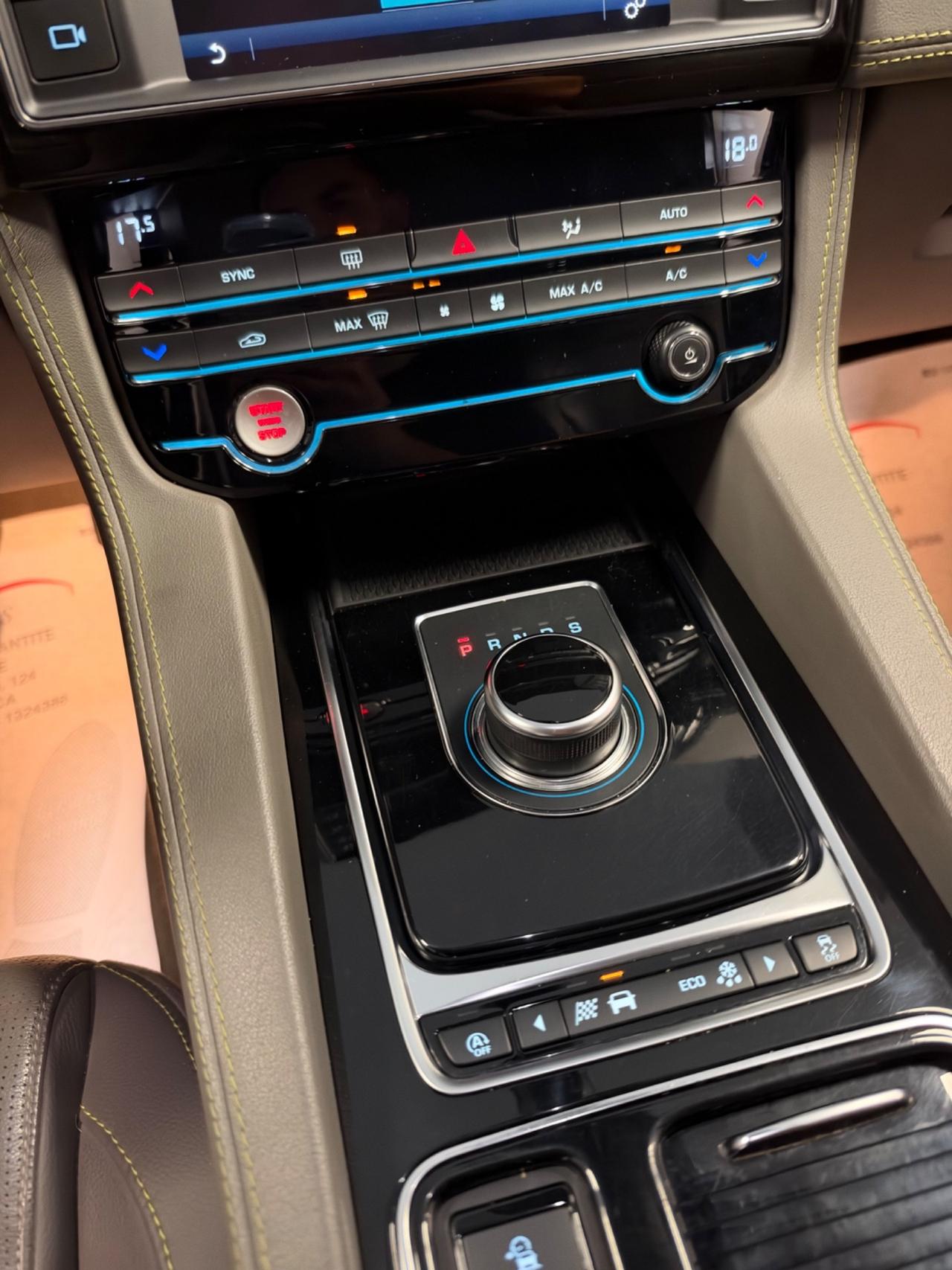 Jaguar F-Pace 2.0 D 180 CV AWD R-Sport