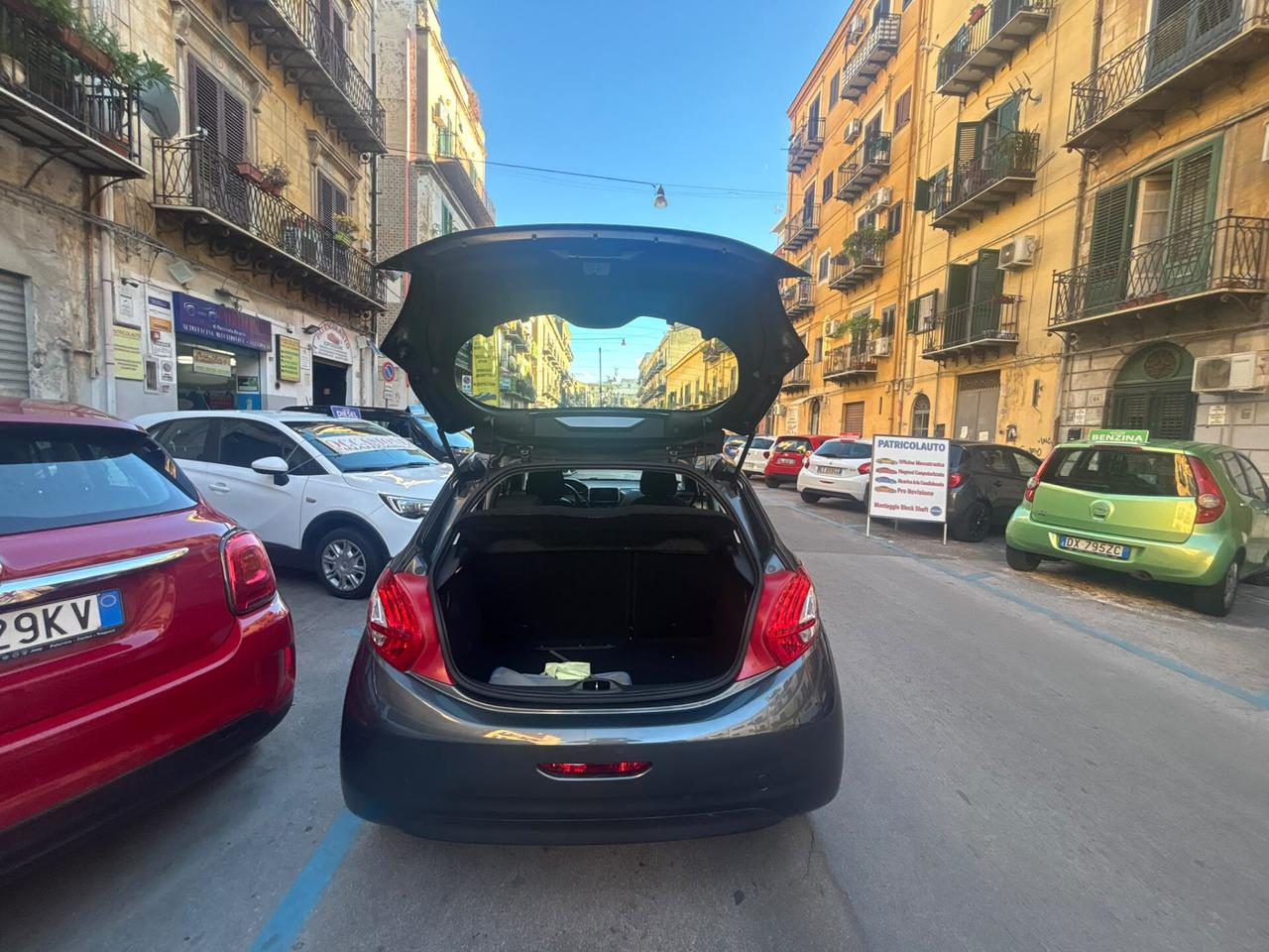Peugeot 208 1.2 VTi 82 CV 5 porte FINANZIABILE