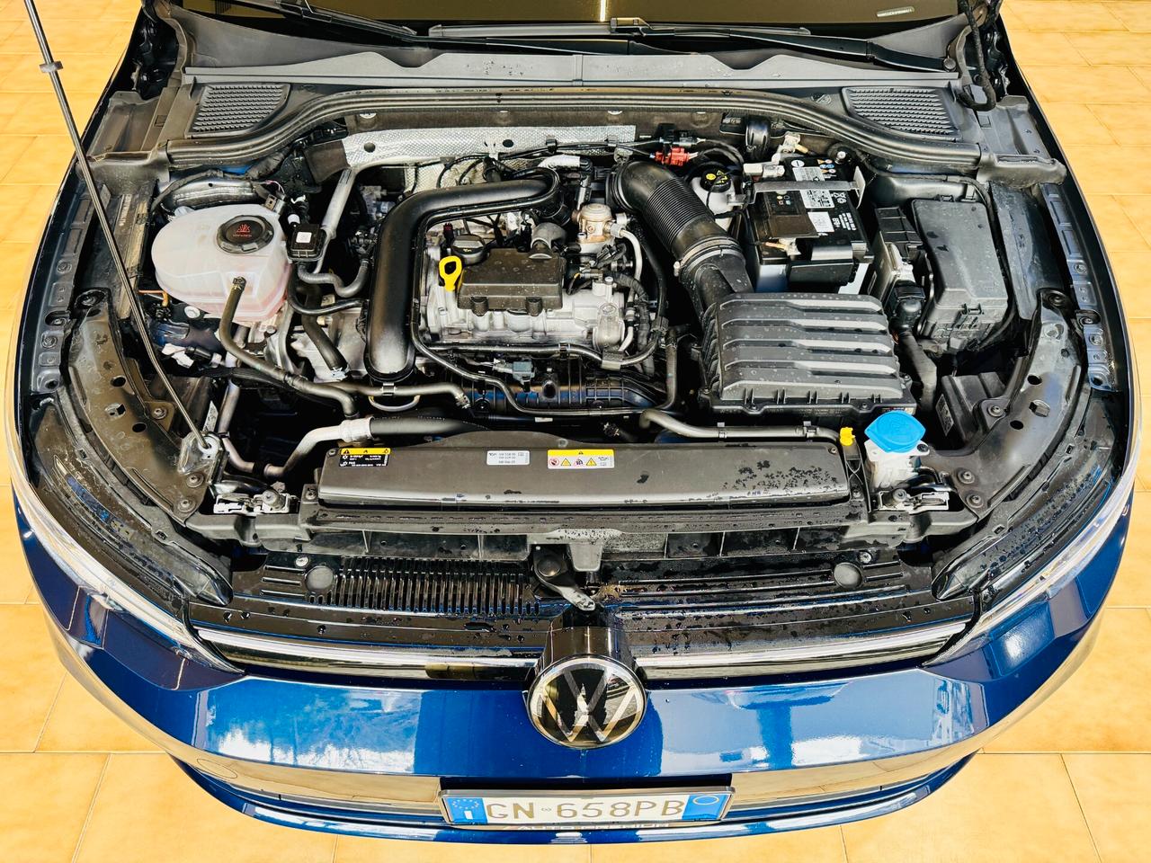 Volkswagen Golf VIII 1.0 eTSI EVO DSG Virtual - Automatica