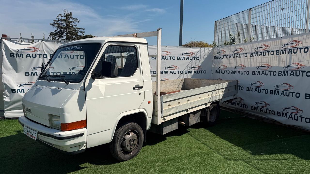 Nissan Trade 3 POSTI CASSONE FISSO 2.8 DIESEL 35Q