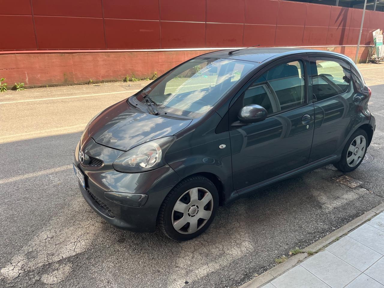 Toyota Aygo 1.0 12V VVT-i 5 porte ok neopatentati