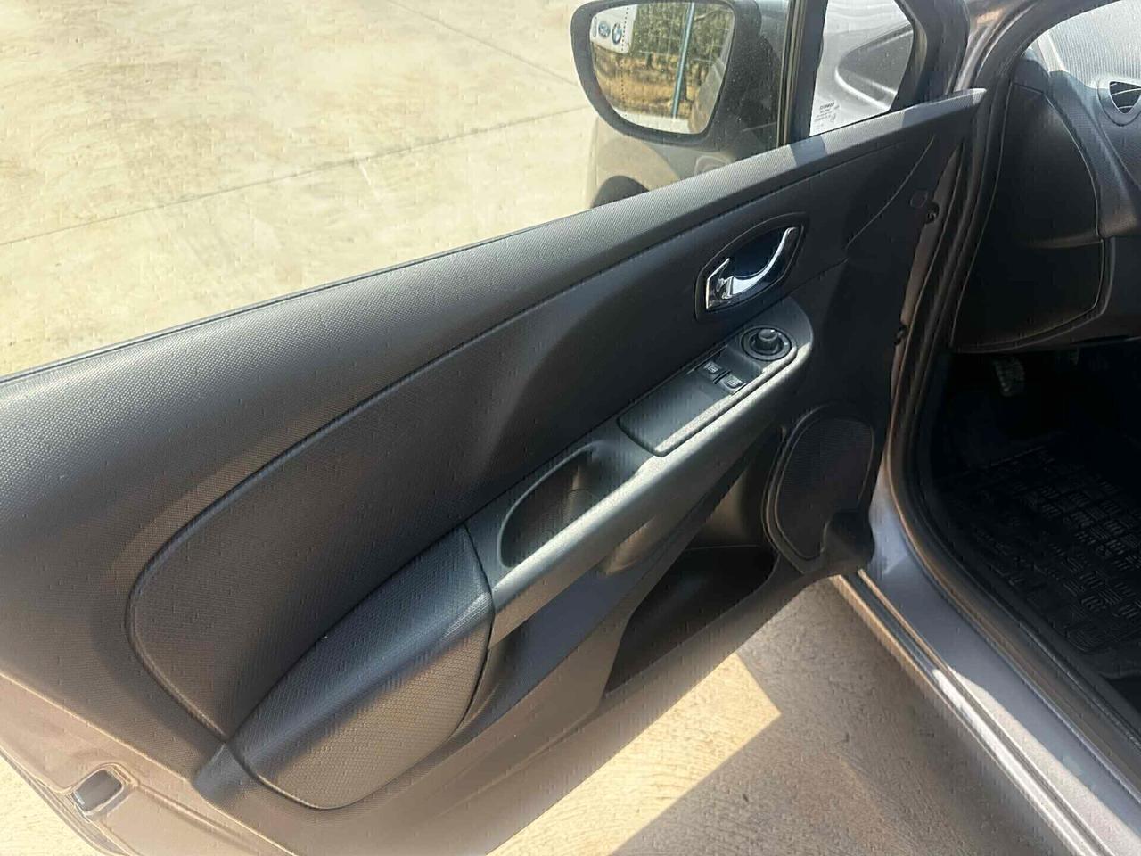 Renault Clio 1.5 dCi diesel 75CV neop ok 2014