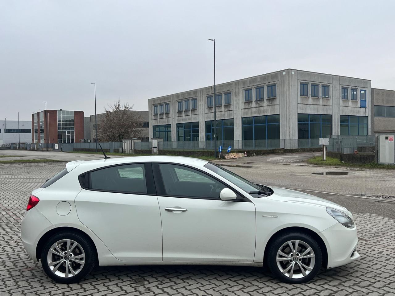 Alfa Romeo Giulietta 1.6 JTDm-2 105 CV Distinctive