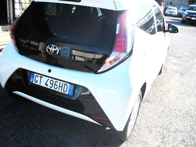 Toyota Aygo 1.0 VVT-i 69 CV 5 porte x-business MMT
