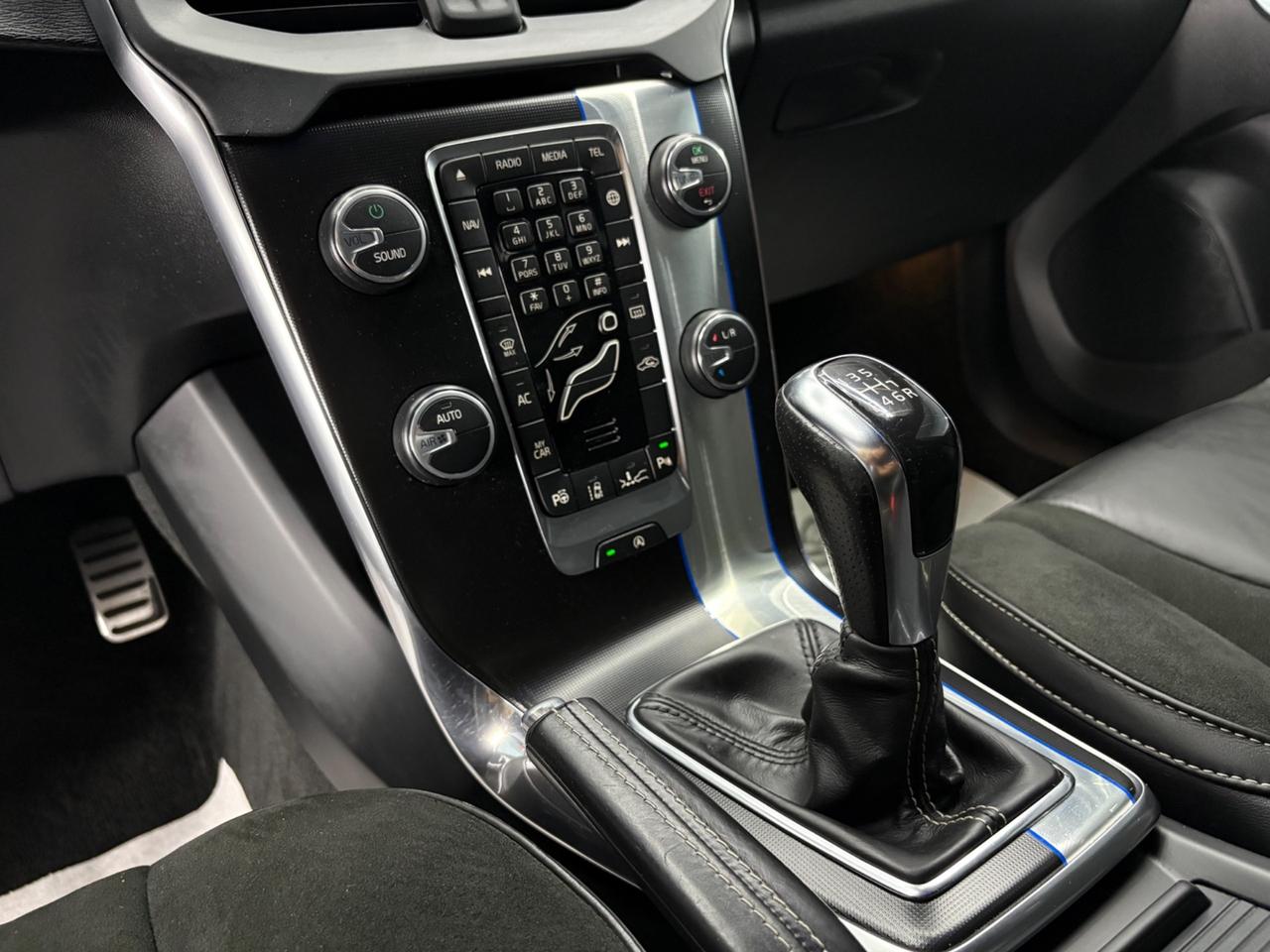 Volvo V40 D4 R-design Momentum