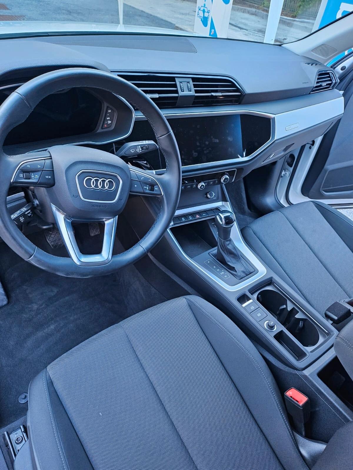 Audi Q3 35 TFSI S tronic Business Advanced