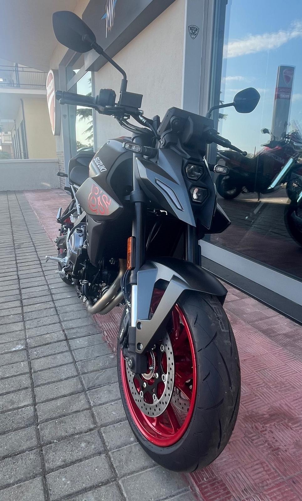 Suzuki GSX-8S