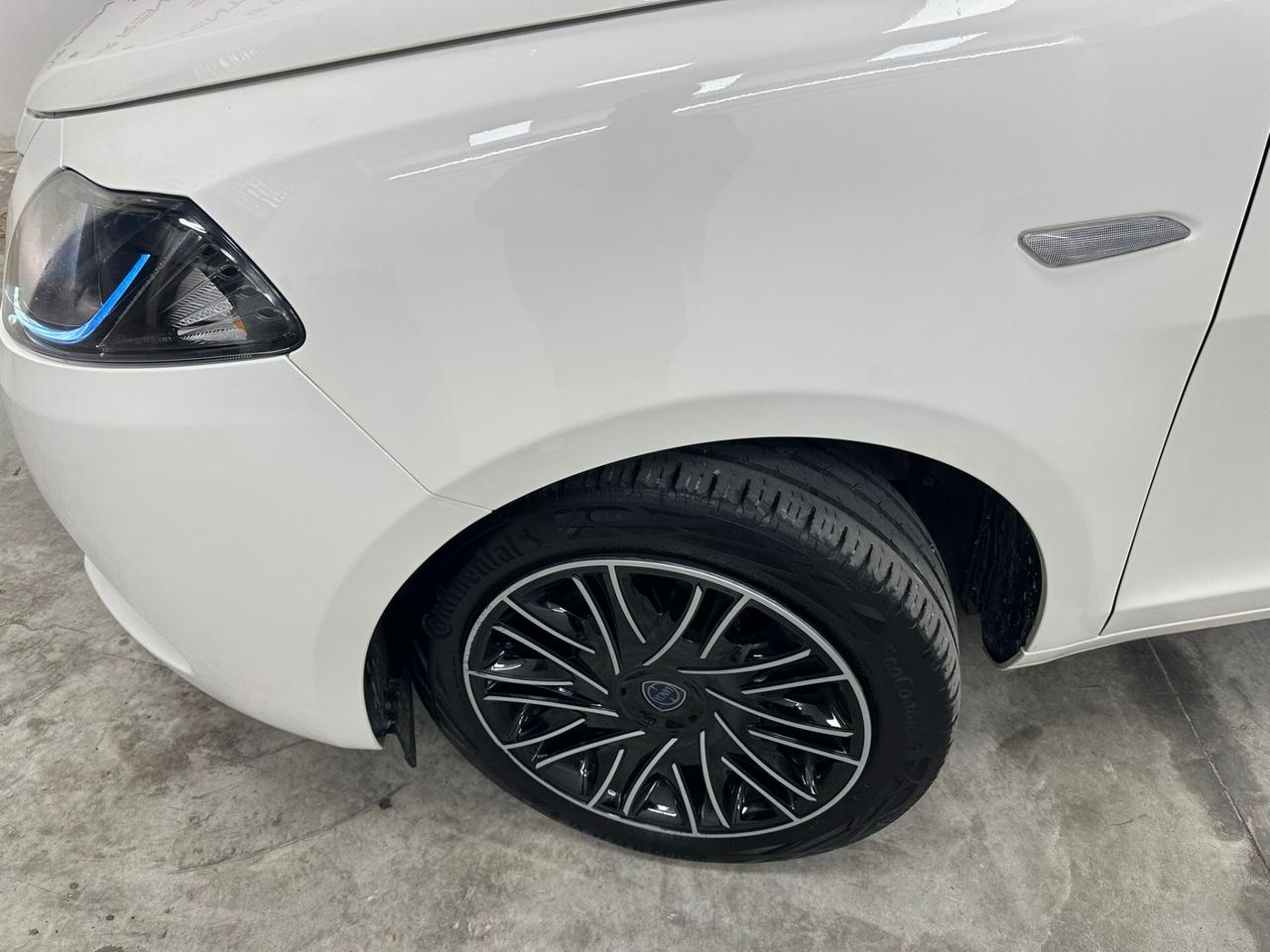 Lancia Ypsilon 1.0 FireFly 5 porte S&S Hybrid UnYca