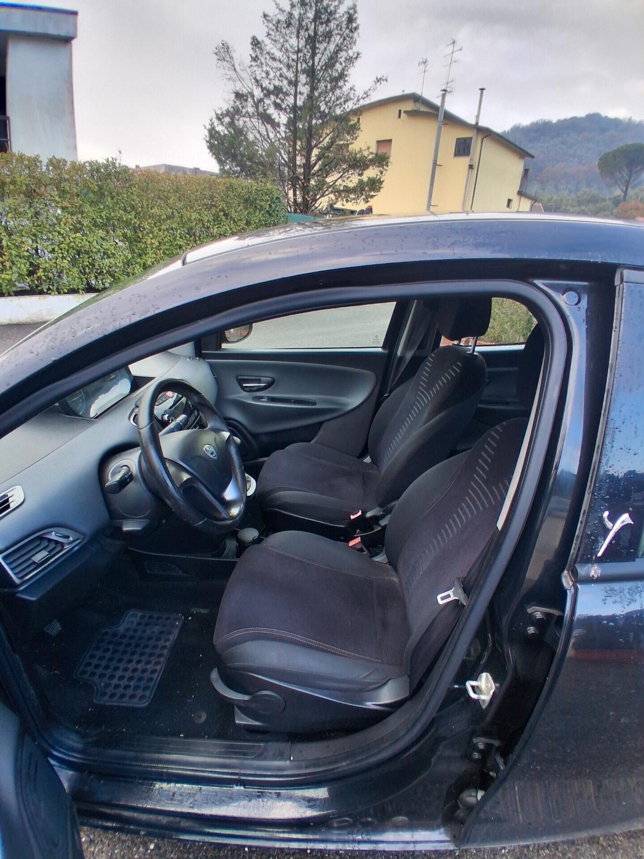 Lancia Ypsilon 1.2 69 CV 5 porte S&S Gold