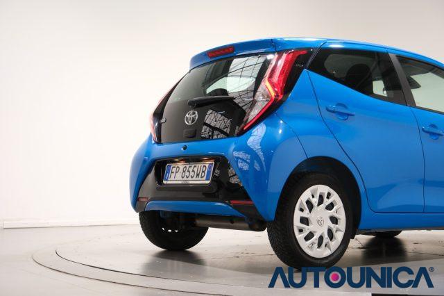 TOYOTA Aygo 1.0 VVT-i 72 CV 5 PORTE X-PLAY MMT NEOPATENTATI