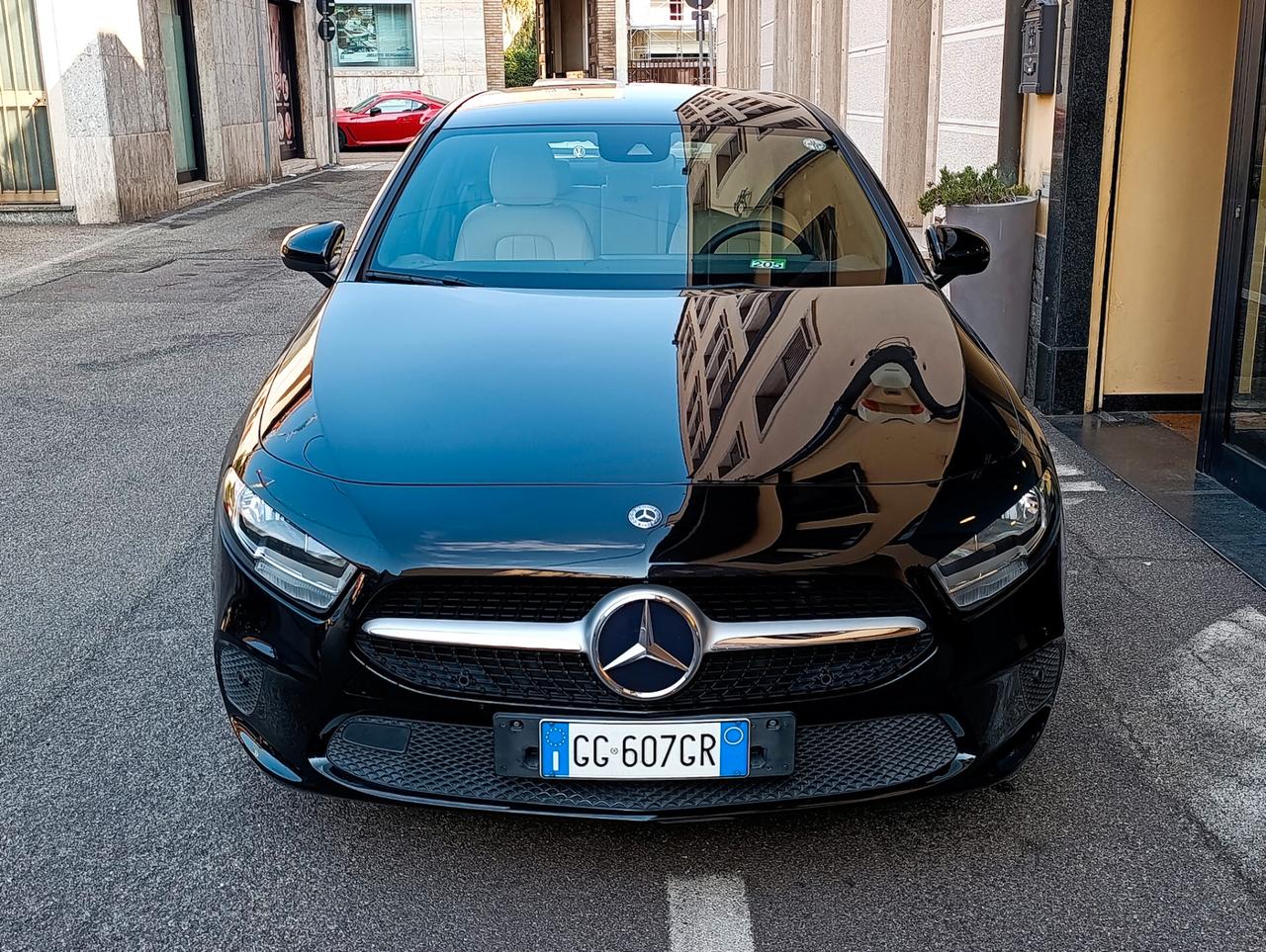 Mercedes-benz A 180 Sport Sedan Luci 64 colori/Navi/Pelle chiara