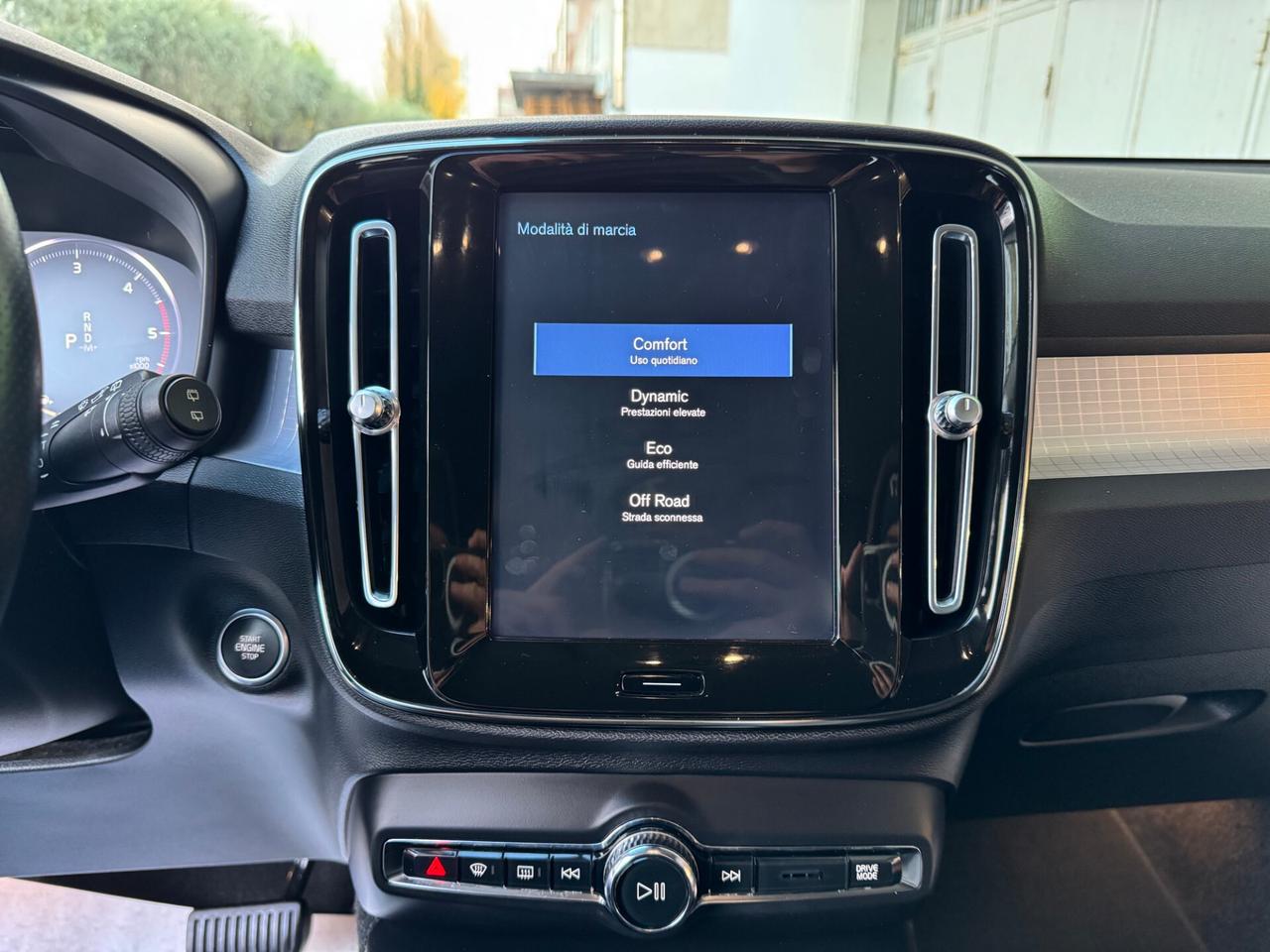 Volvo XC40 D3 AWD MOMENTUM GEART 1P GARANZIA24MESI