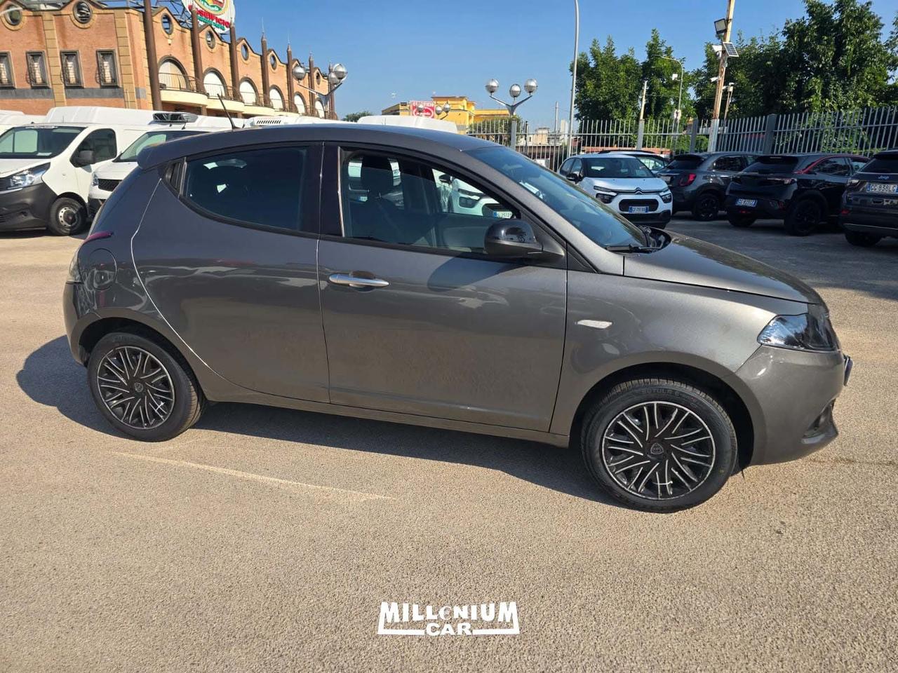 LANCIA YPSILON GOLD HYBRID 2022