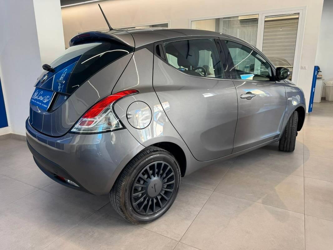 Lancia Ypsilon III 1.0 firefly hybrid Silver s&s 70cv