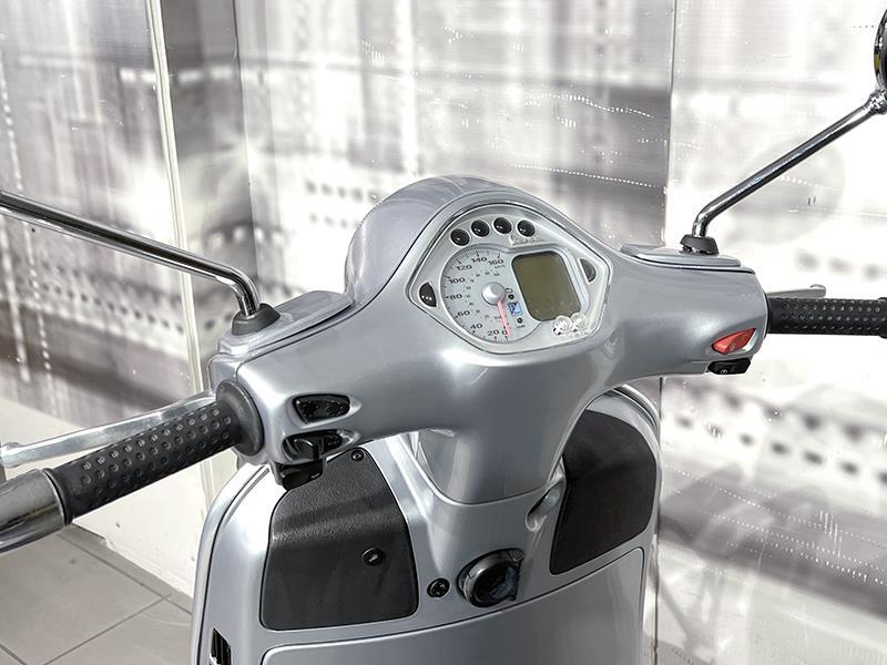 Piaggio Vespa GTS 250