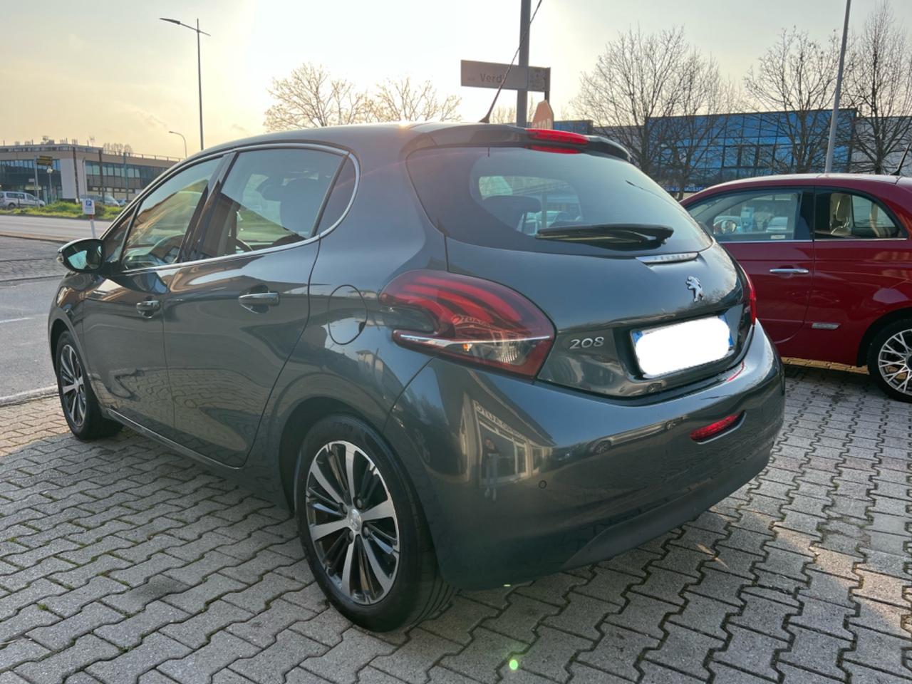 Peugeot 208 1.0 benz. 82 5 porte Allure ok Neopatentati