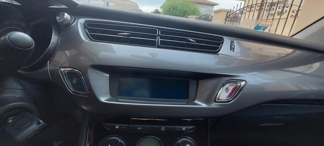 C3 EXCLUSIVE TETTO ZEN IN VETRO 1,4 DIESEL 70 CV NAVIGATORE TELEFONO SENSORI FULL IMPECCABILE