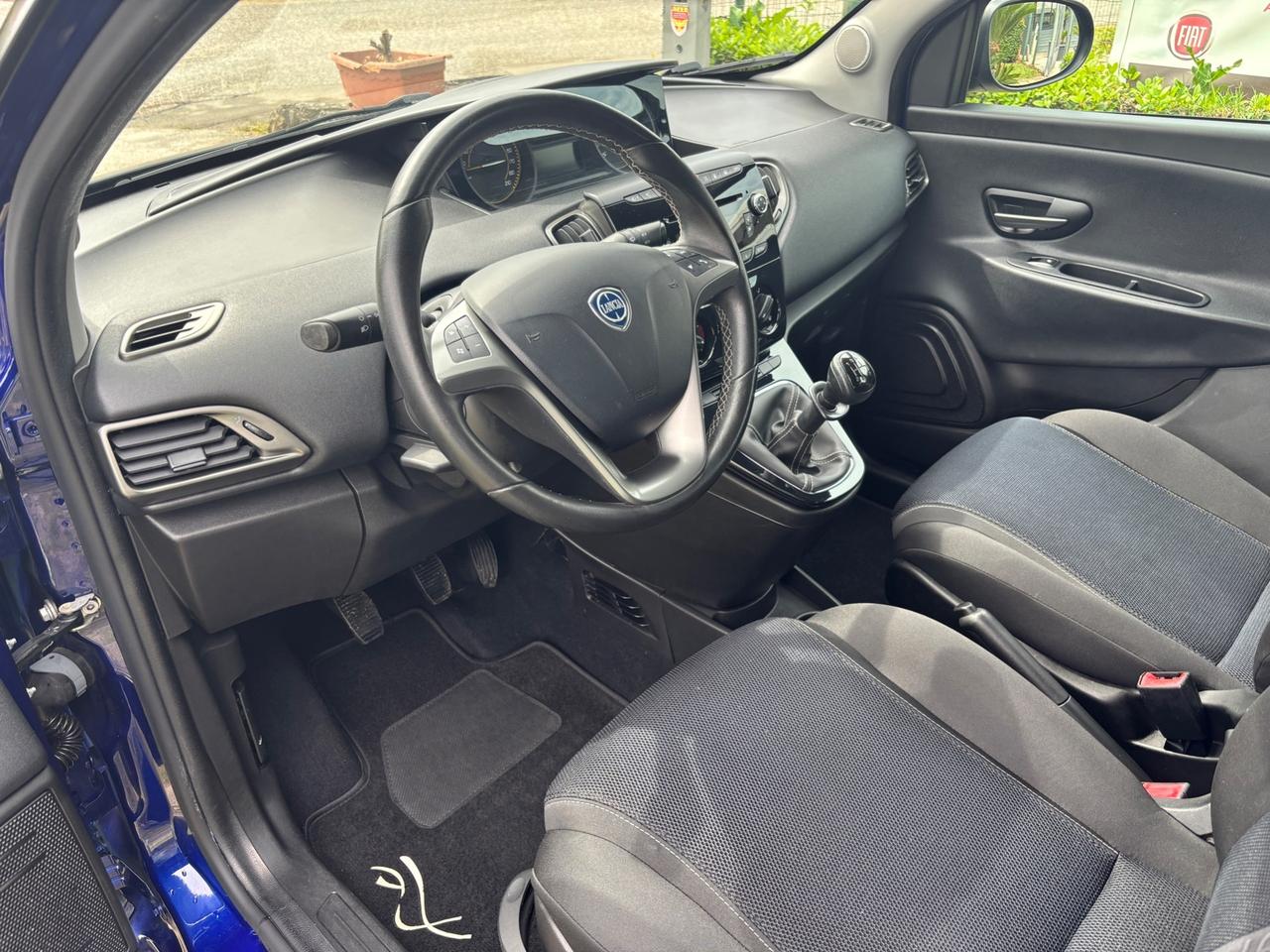 Lancia Ypsilon 1.2 69CV GPL S MOMODESIGN-2013