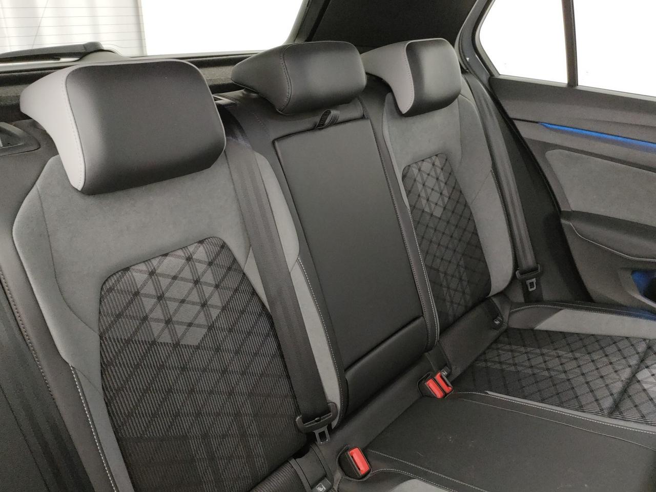 Volkswagen Golf 2.0 tdi r-line 150cv dsg