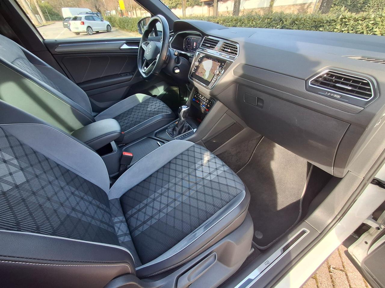 Volkswagen Tiguan 2.0 TDI 150 CV DSG R-Line -unico proprietario