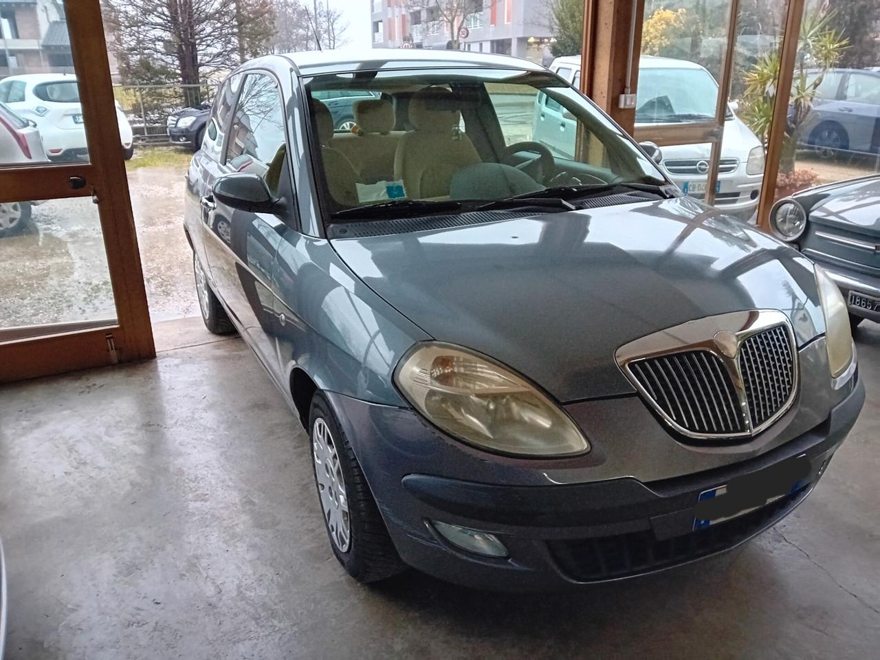 Lancia Ypsilon 1.2 adatta a neopatentati