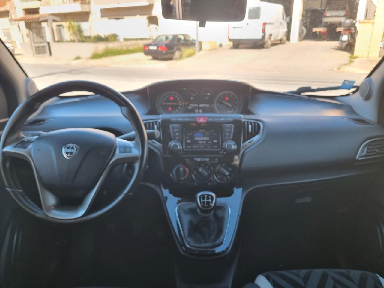 Lancia Ypsilon 1.2 69 CV 5 porte Gold