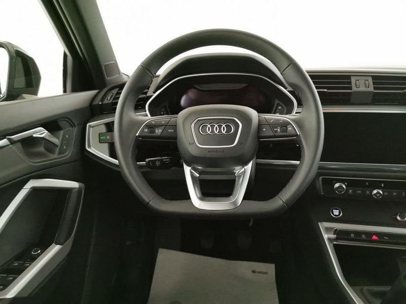 Audi Q3 35 1.5 tfsi Identity Black