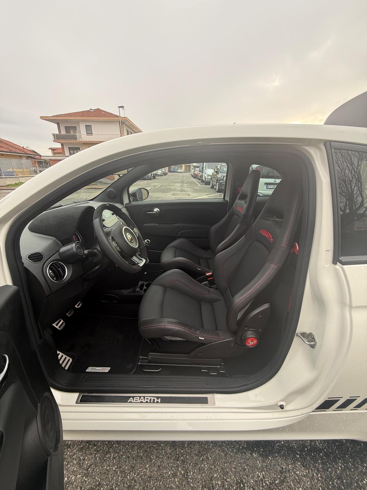 Abarth 595 1.4 Turbo T-Jet 180 CV Esseesse