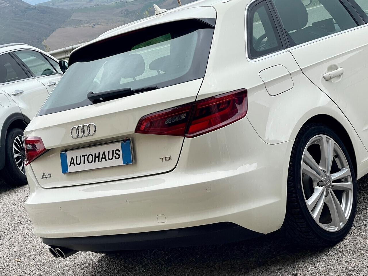 Audi A3 Sportback 2.0 TDI 150cv S-Line - R18 - LED