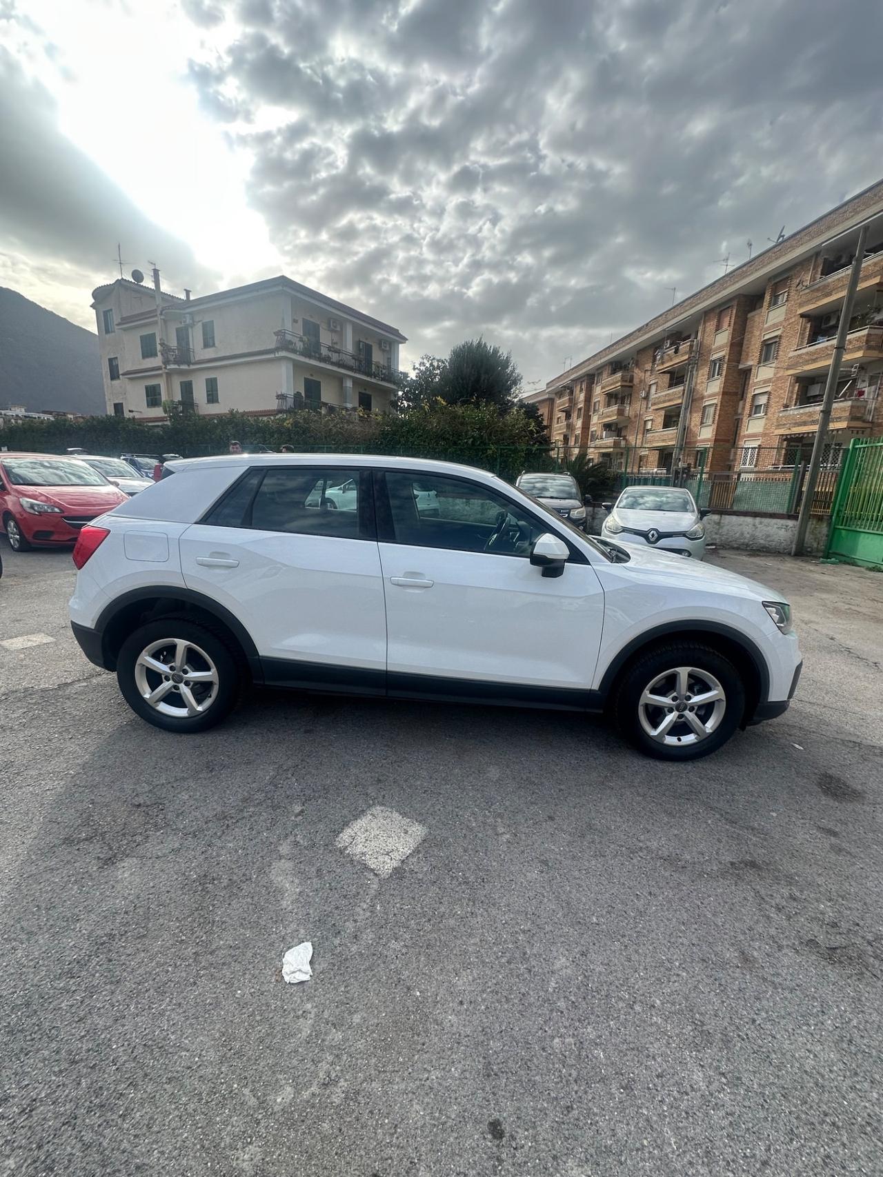 Audi Q2 30 TDI S tronic Identity Black