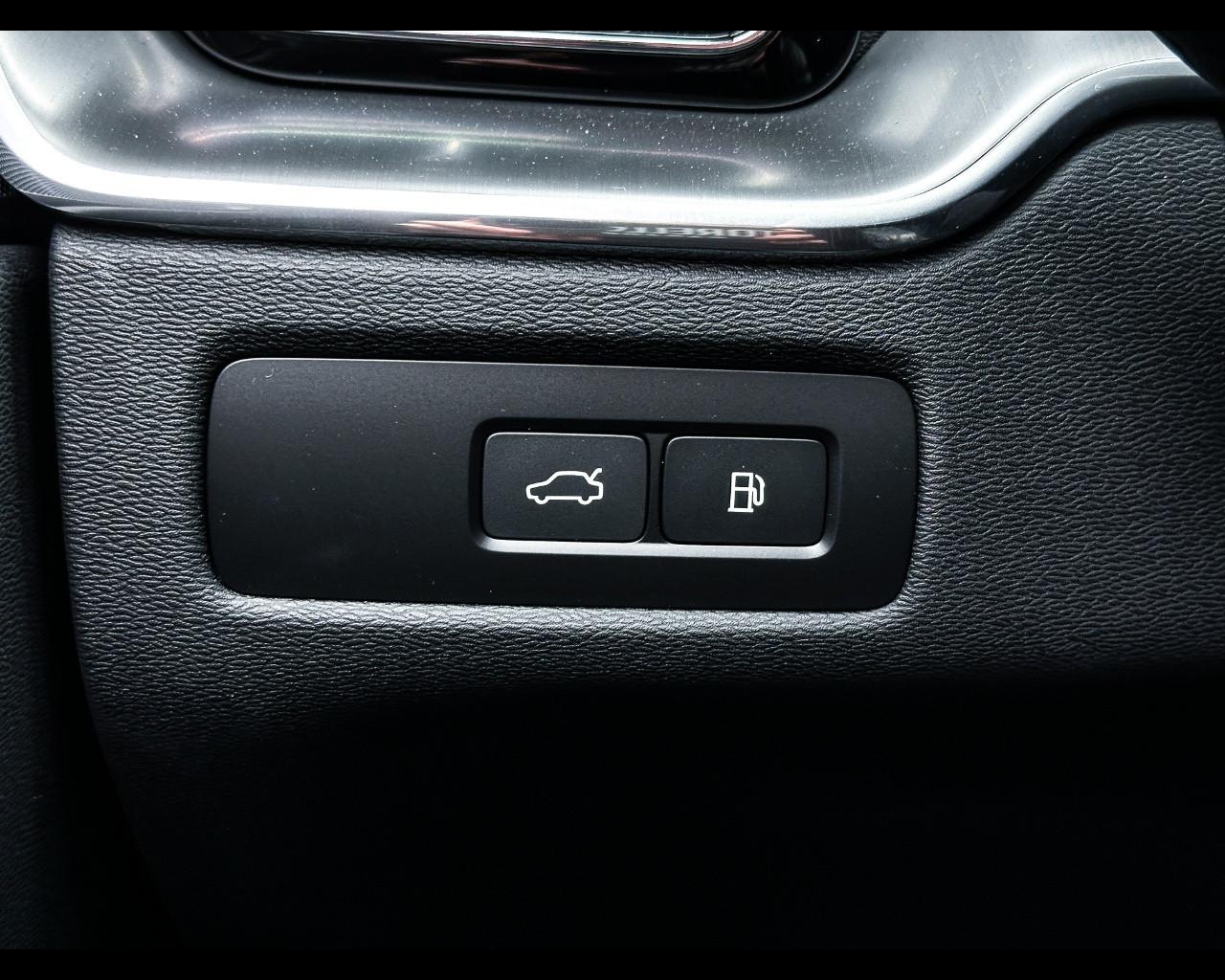 VOLVO XC60 (2017-->) - XC60 T6 Plug-in hybrid AWD automatico Core