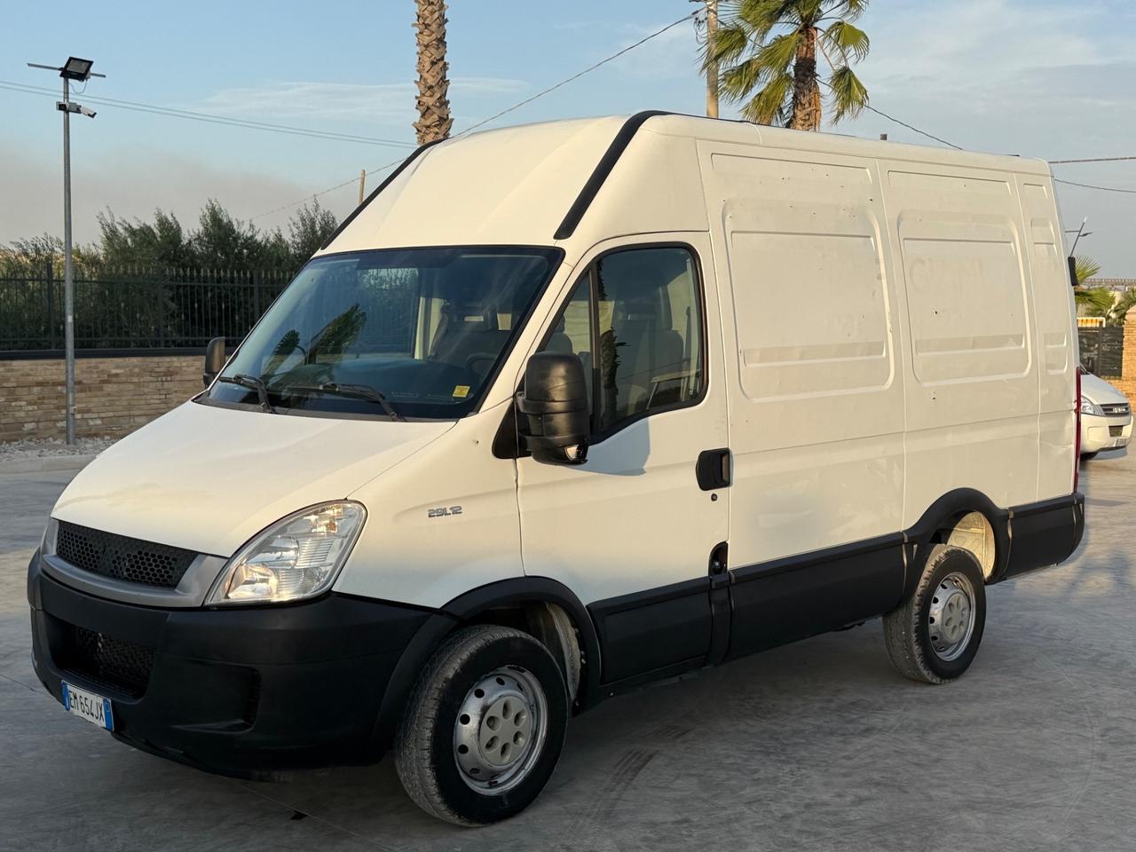 Iveco Daily furgonato 136 cv con clima e vetri elettronici