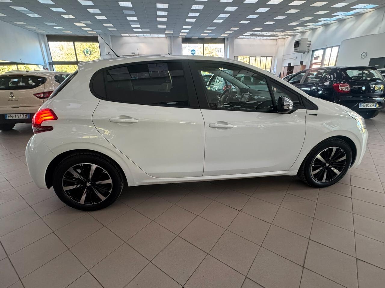 Peugeot 208 PureTech 82 Stop&Start 5 porte Allure - EDIZIONE LIMITATA: SIGNATURE