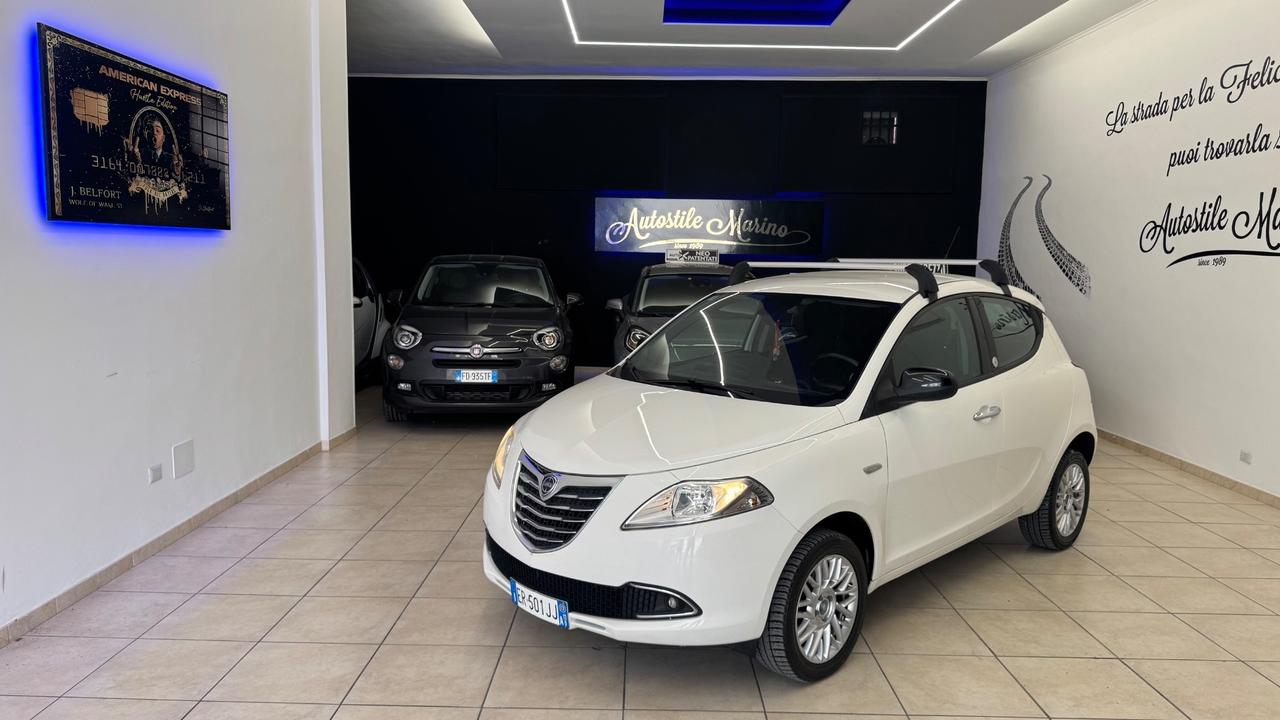 Lancia Ypsilon 0.9 TwinAir 85 CV 5 porte Metano Ecochic Silver