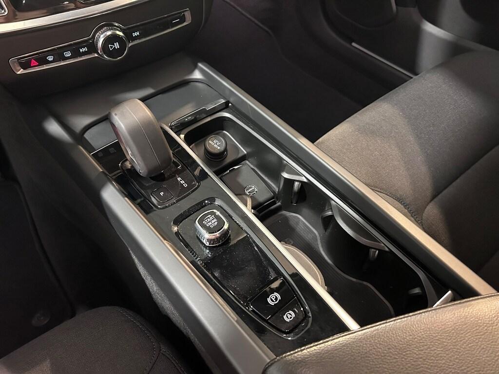 Volvo V60 2.0 B4 Momentum Business Pro