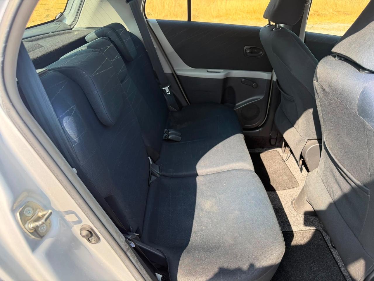 Toyota Yaris Benzina-5 Porte- Neopatentati- Clima